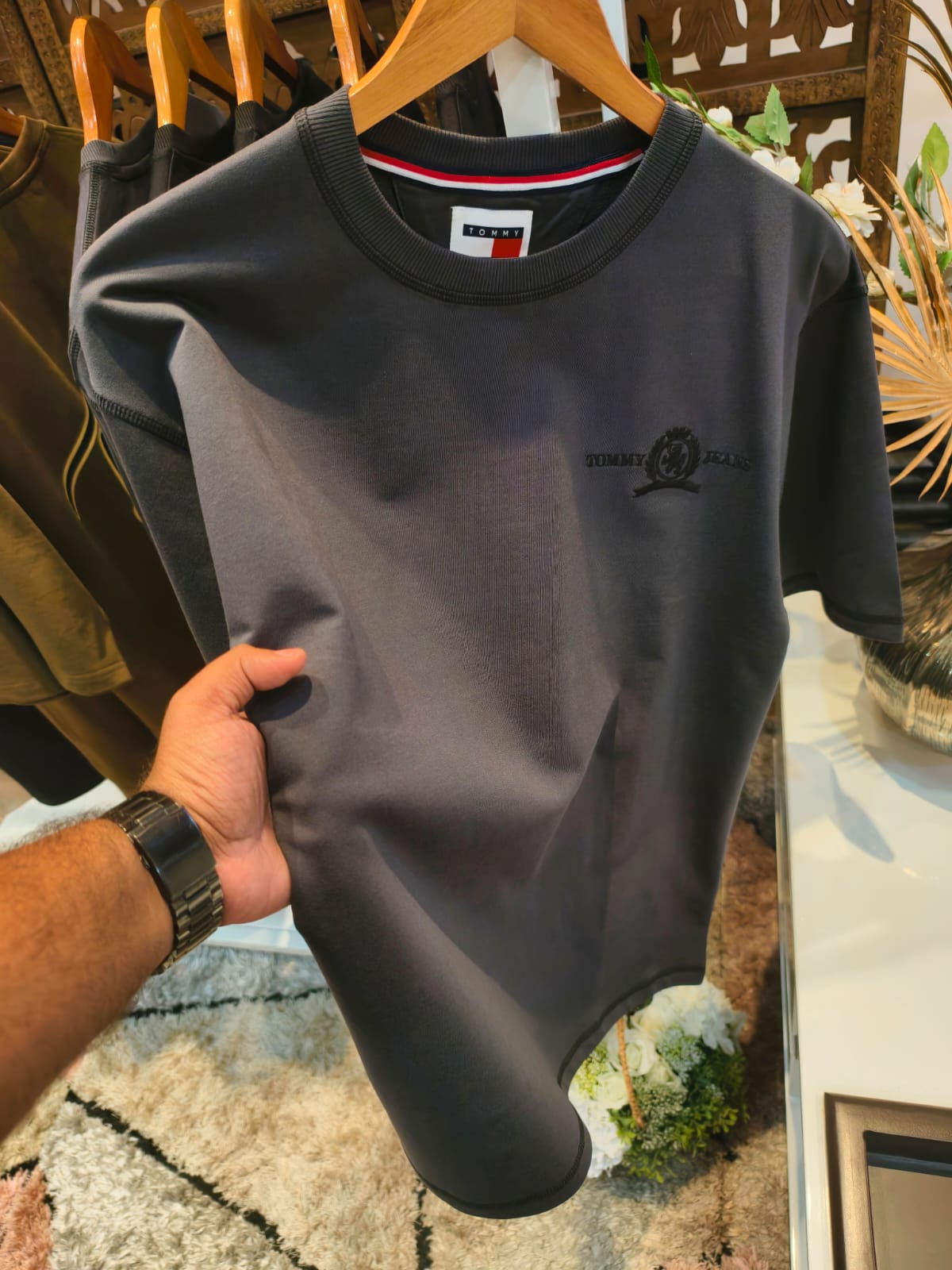 Tommy Round Neck (Dark Grey)