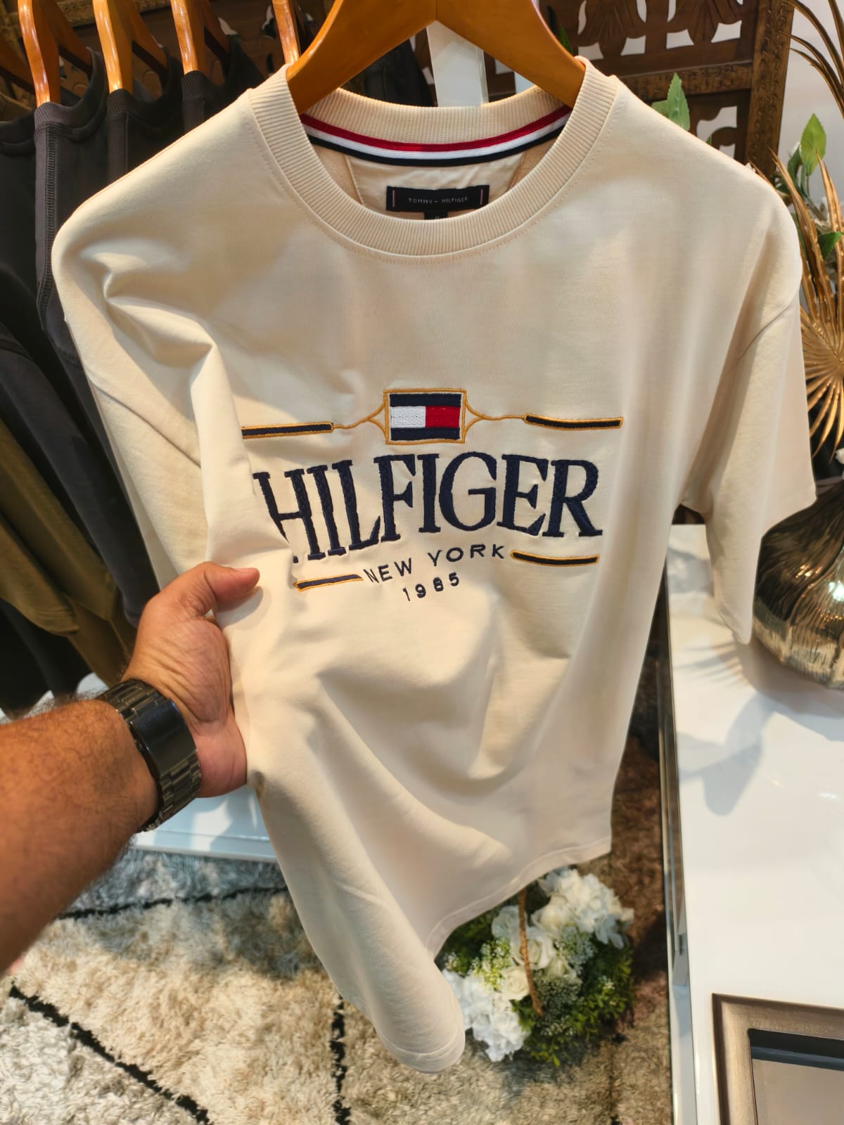 Tommy Round Neck (Cream)